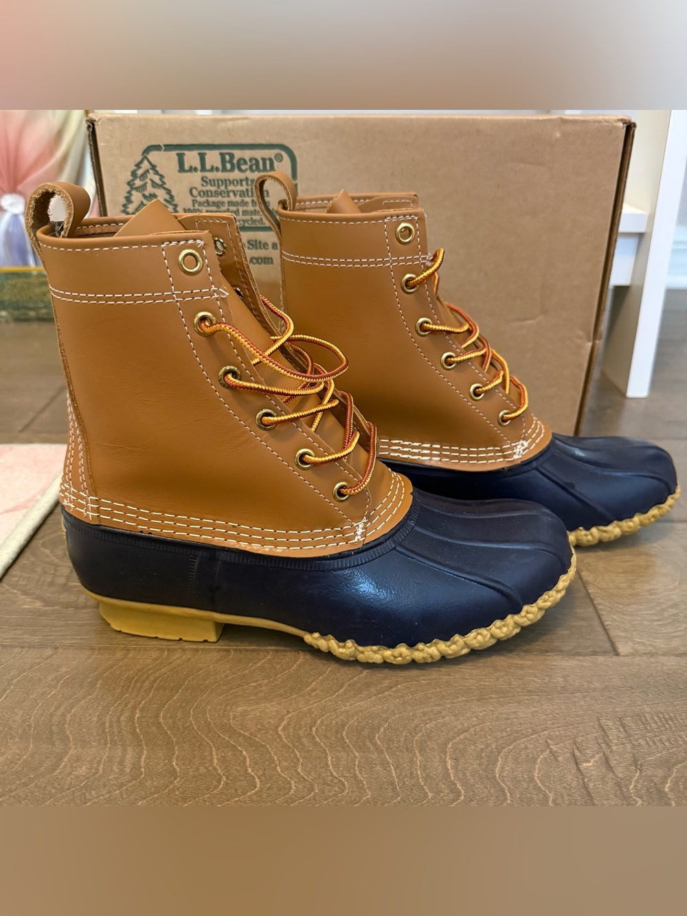 LL Bean - Women's Bean Boots, 8" - Tan/Navy - Size 8 - Picture 4 of 10